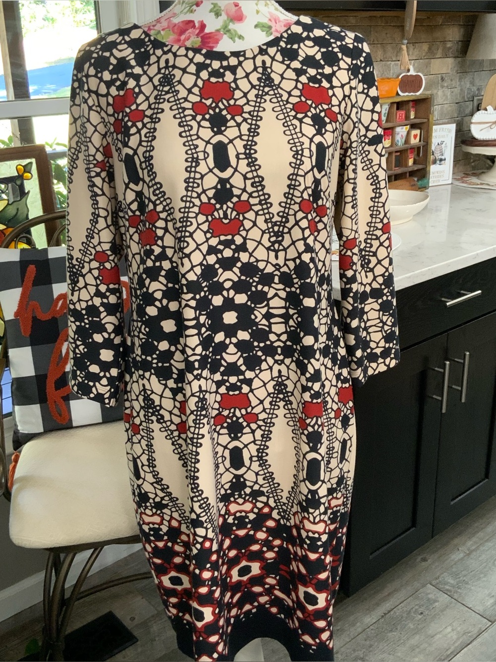 Julian Taylor Women’s Size 14 Shift Dress Black Red Tan Mod Print Retro Look